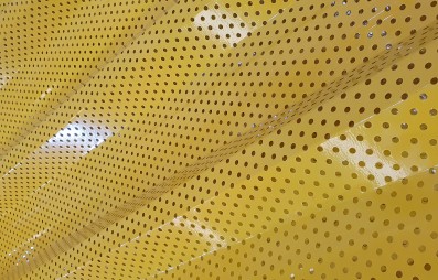 Telha perfurada pr-pintada: desempenho acstico com estilo e versatilidade