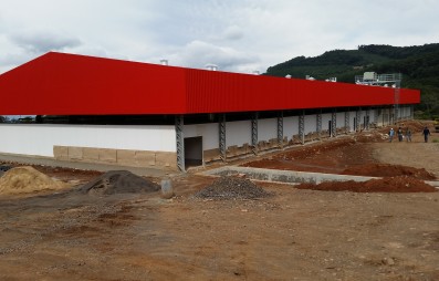 Telhas galvalume (aluzinco): versatilidade e desempenho em galpes de diversas atividades